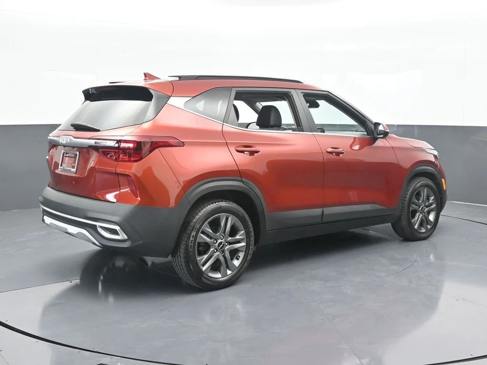 2023 Kia Seltos - Image 6 of 12