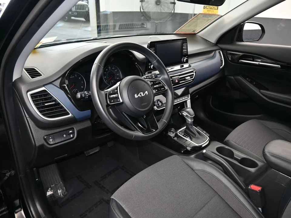 2023 Kia Seltos - Image 10 of 12