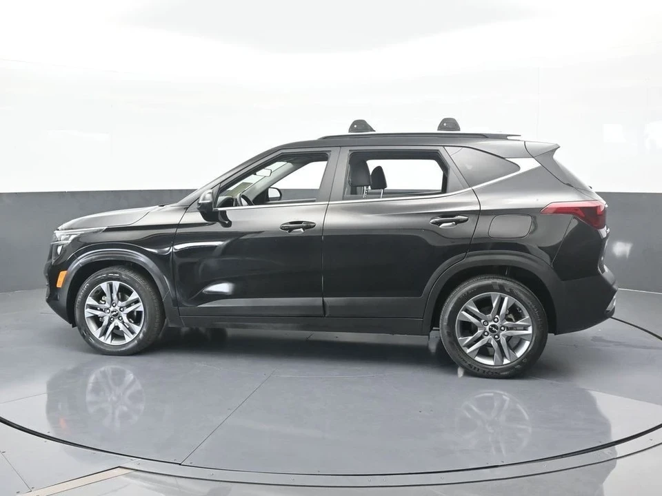 2023 Kia Seltos - Image 3 of 12