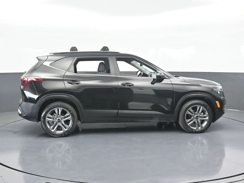 2023 Kia Seltos - Image 7 of 12