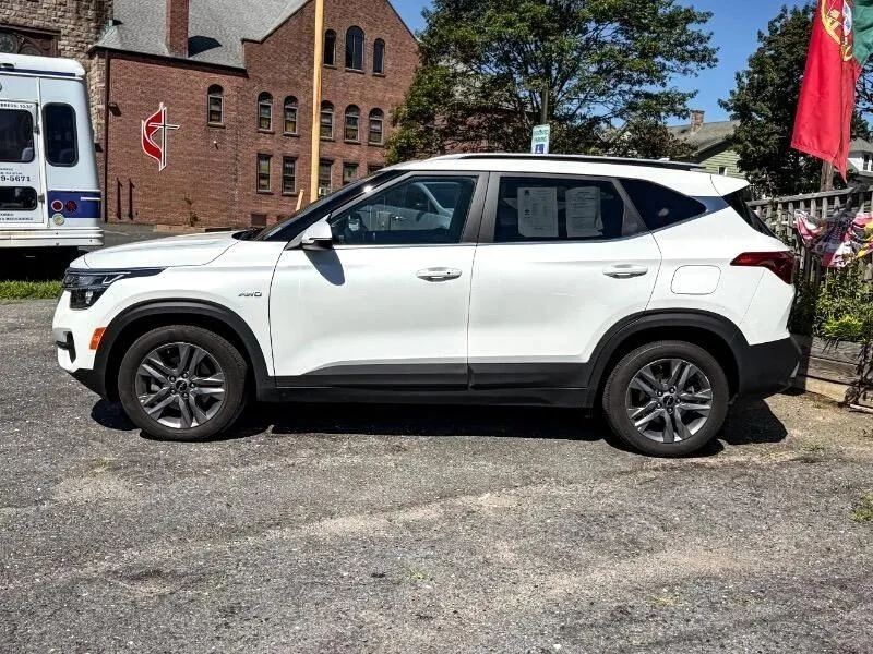 2023 Kia Seltos - Image 8 of 12