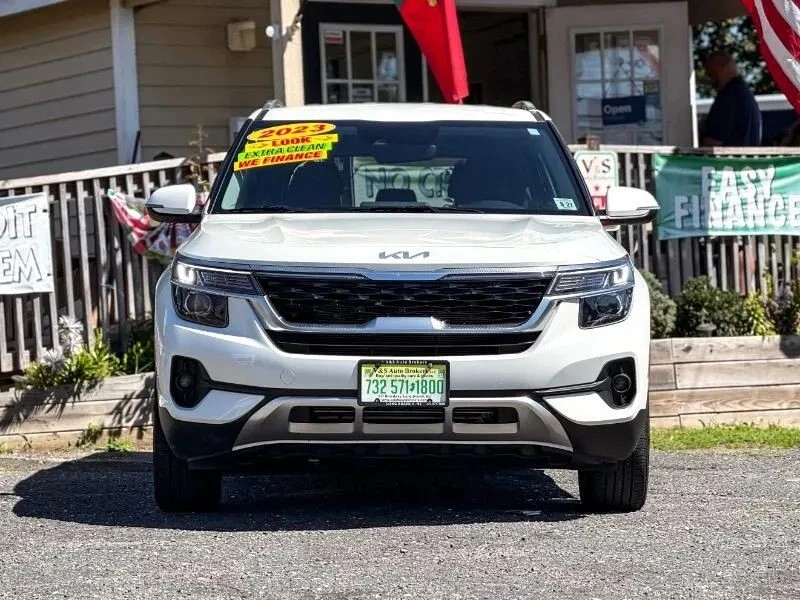 2023 Kia Seltos - Image 2 of 12