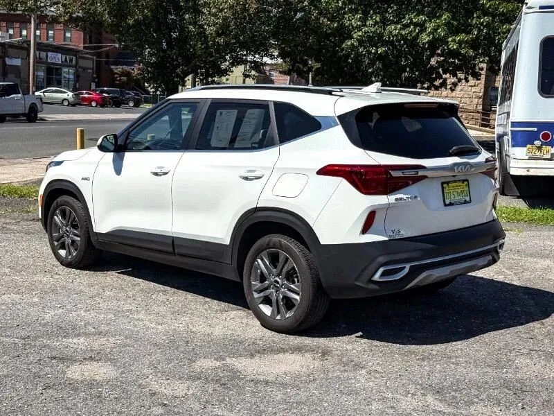 2023 Kia Seltos - Image 7 of 12