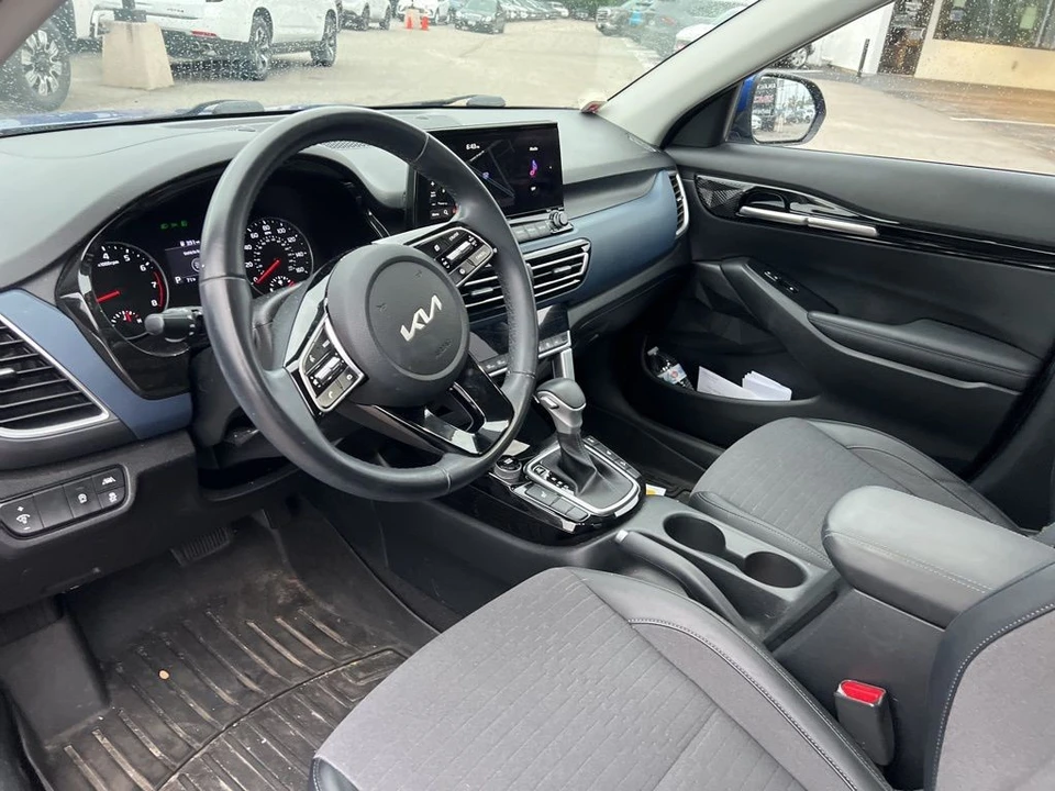 2023 Kia Seltos - Image 11 of 12