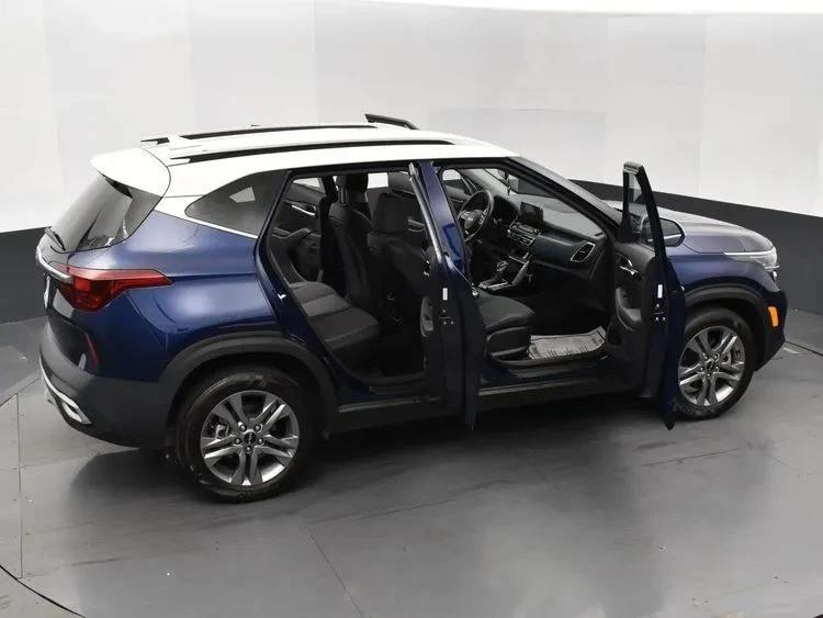 2023 Kia Seltos - Image 6 of 12