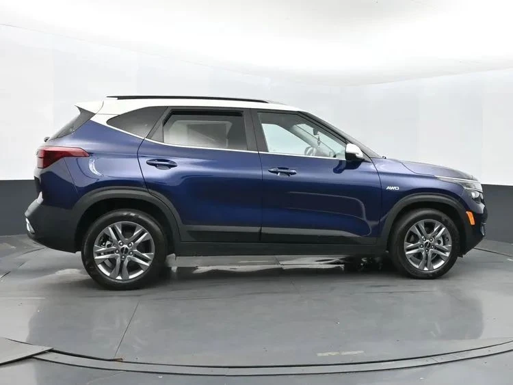 2023 Kia Seltos - Image 4 of 12