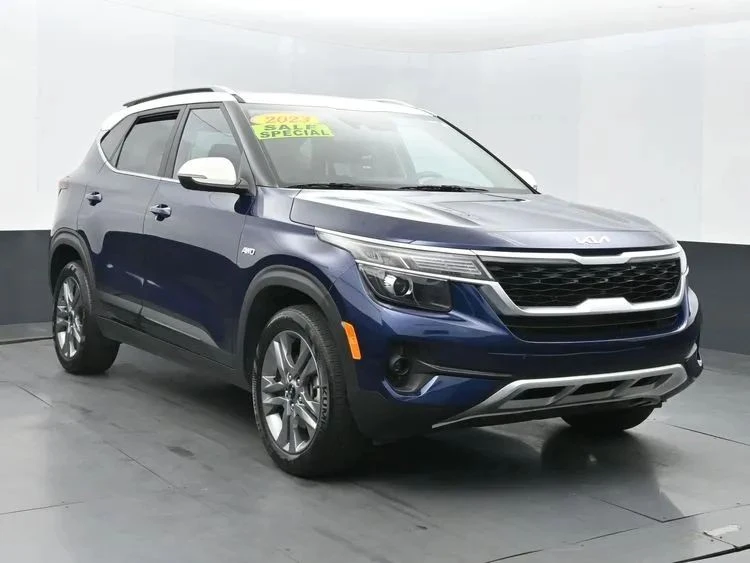2023 Kia Seltos - Image 2 of 12