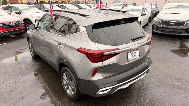 2023 Kia Seltos - Image 5 of 12