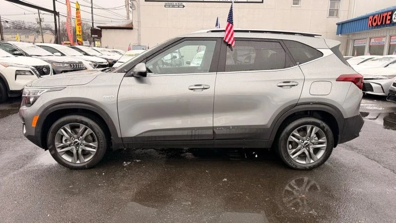 2023 Kia Seltos - Image 10 of 12
