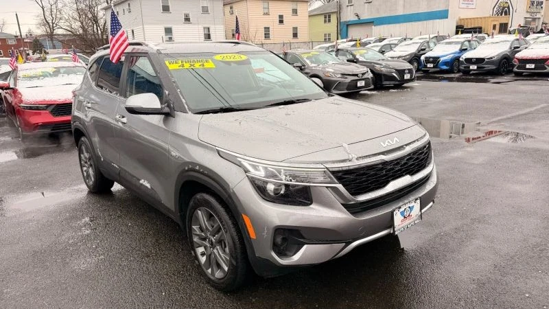 2023 Kia Seltos - Image 2 of 12