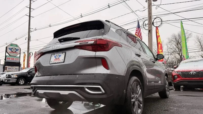 2023 Kia Seltos - Image 9 of 12