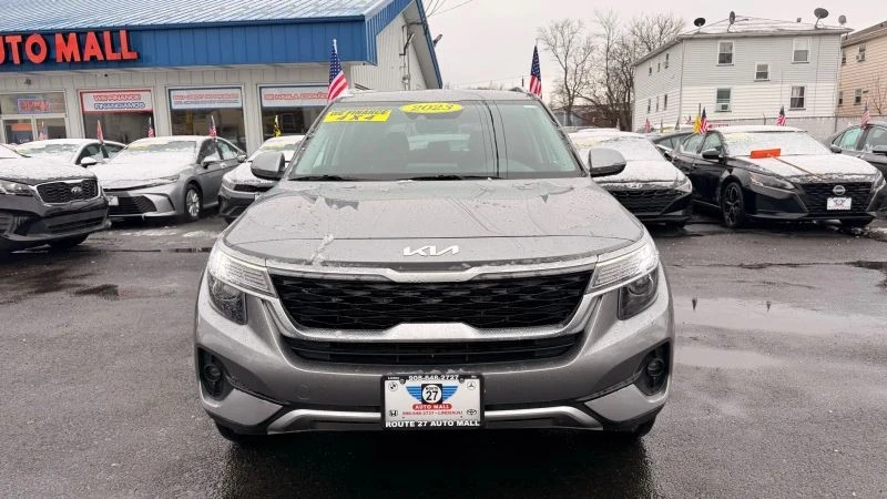 2023 Kia Seltos - Image 3 of 12