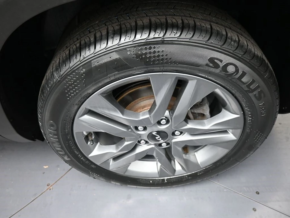2023 Kia Seltos - Image 15 of 21
