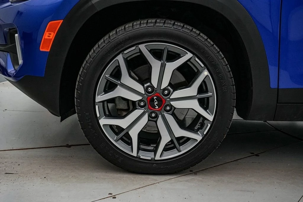 2023 Kia Seltos - Image 11 of 21