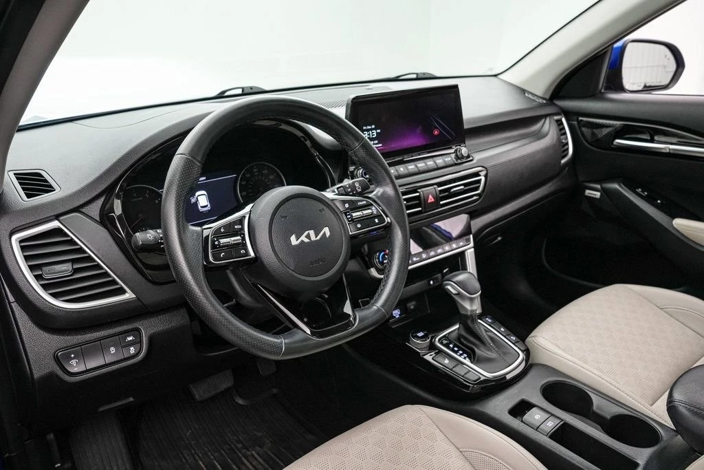 2023 Kia Seltos - Image 13 of 21