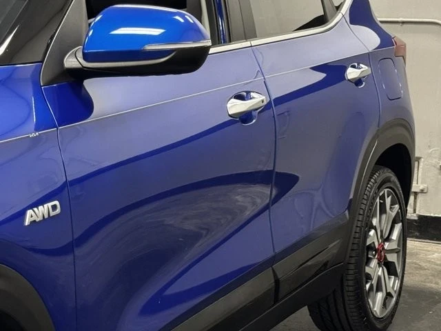 2023 Kia Seltos - Image 8 of 12