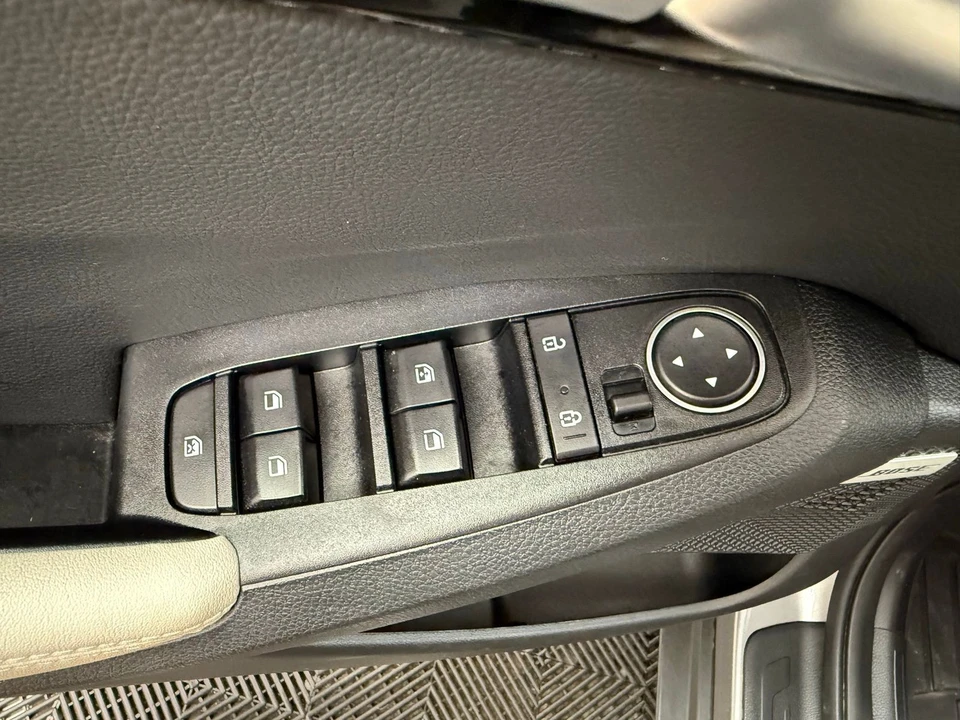 2023 Kia Seltos - Image 10 of 21