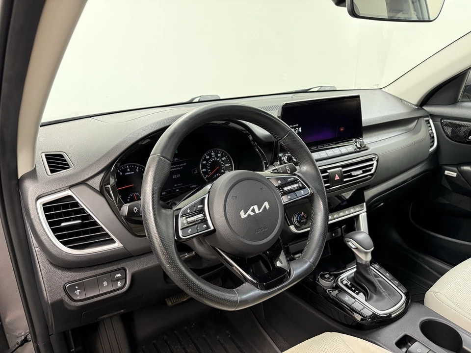 2023 Kia Seltos - Image 12 of 21