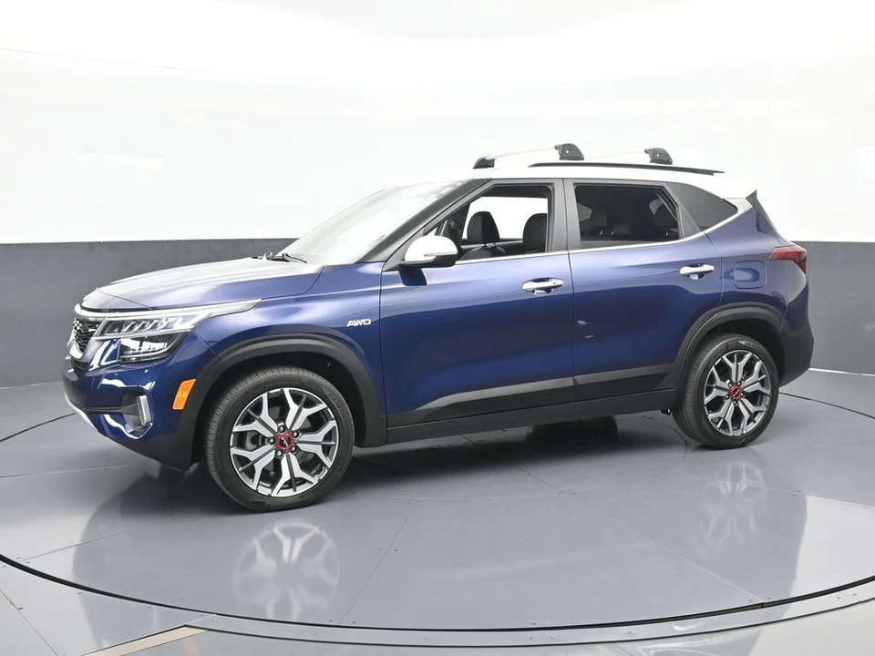2023 Kia Seltos - Image 2 of 12