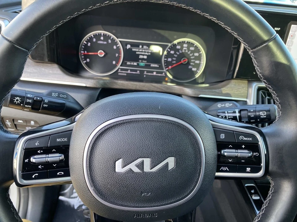 2023 Kia Sorento - Image 18 of 21