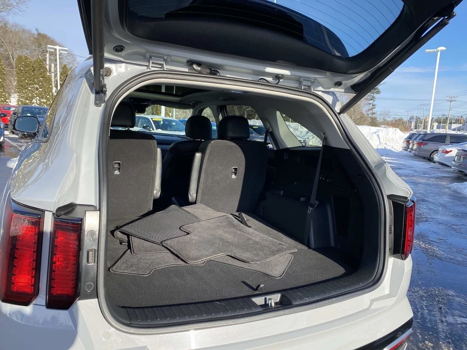 2023 Kia Sorento - Image 6 of 21