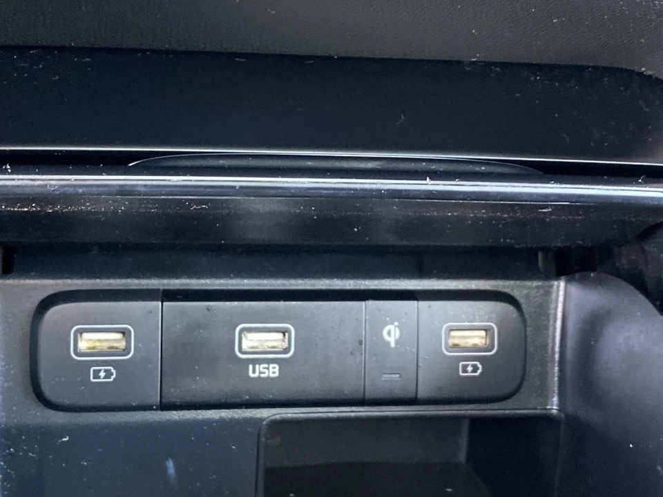 2023 Kia Sorento - Image 16 of 21