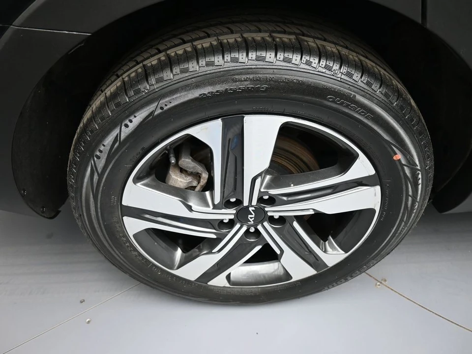 2023 Kia Sorento - Image 12 of 21