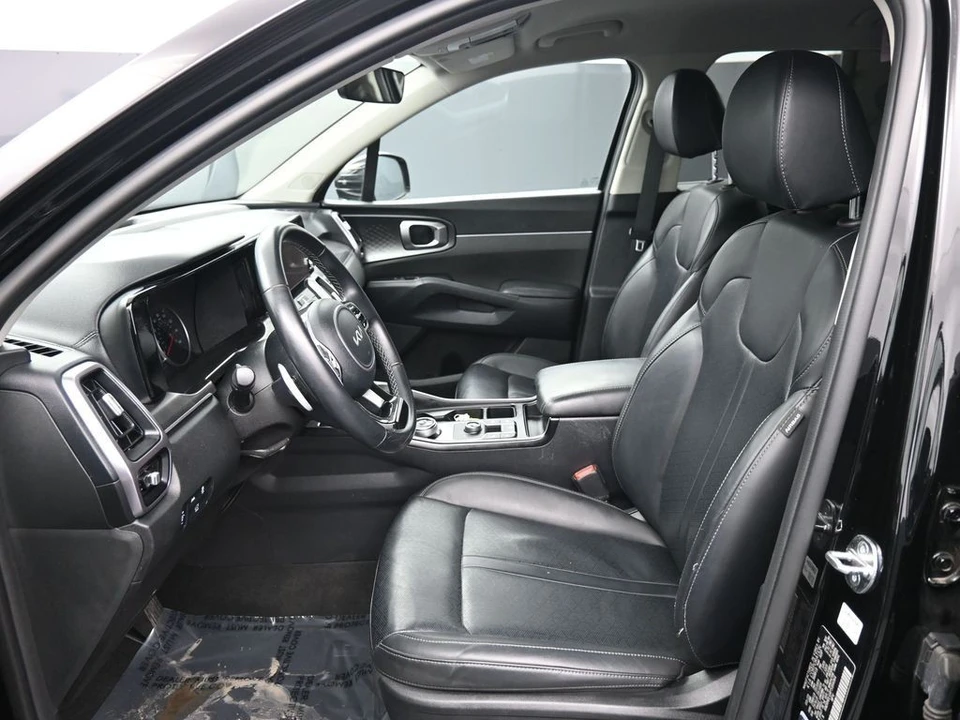 2023 Kia Sorento - Image 18 of 21