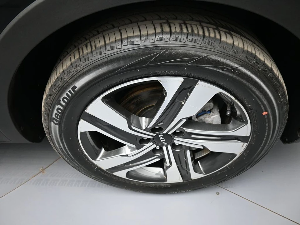 2023 Kia Sorento - Image 13 of 21
