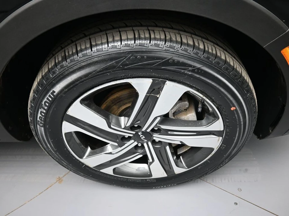2023 Kia Sorento - Image 13 of 21