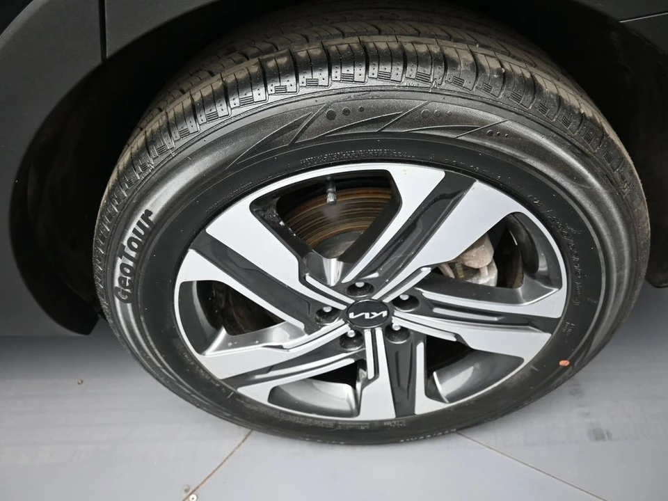 2023 Kia Sorento - Image 15 of 21