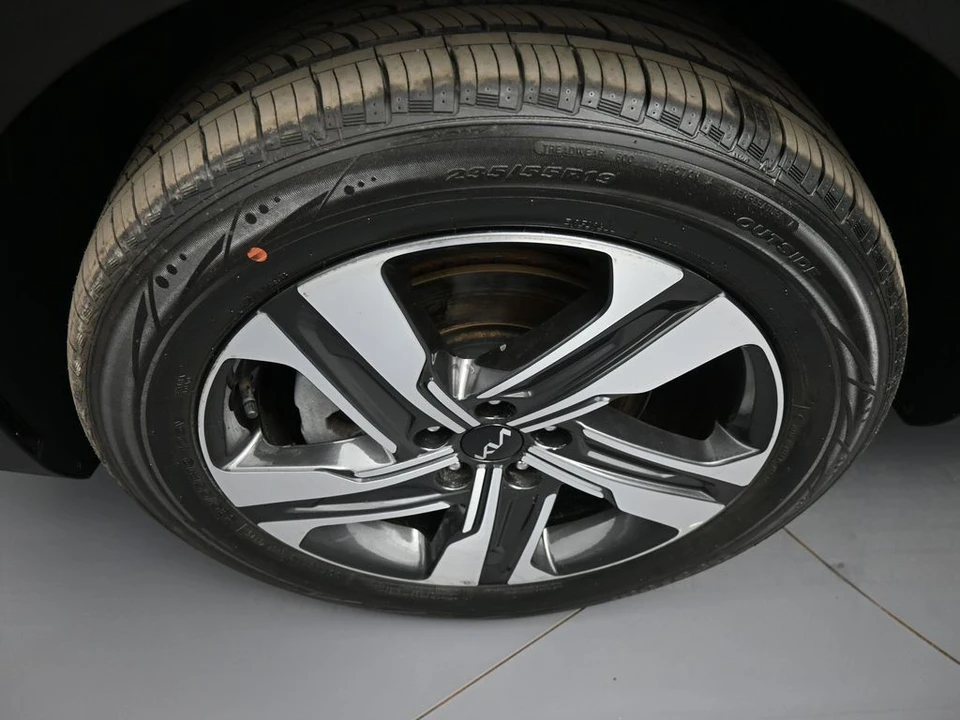 2023 Kia Sorento - Image 14 of 21