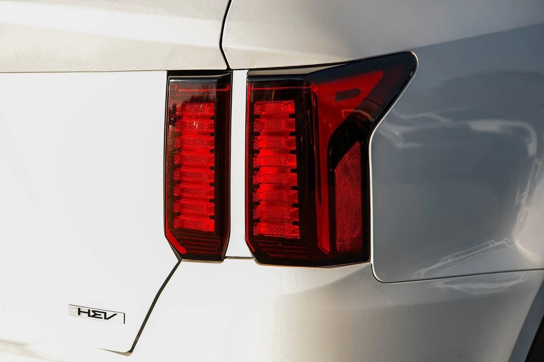 2023 Kia Sorento - Image 8 of 12