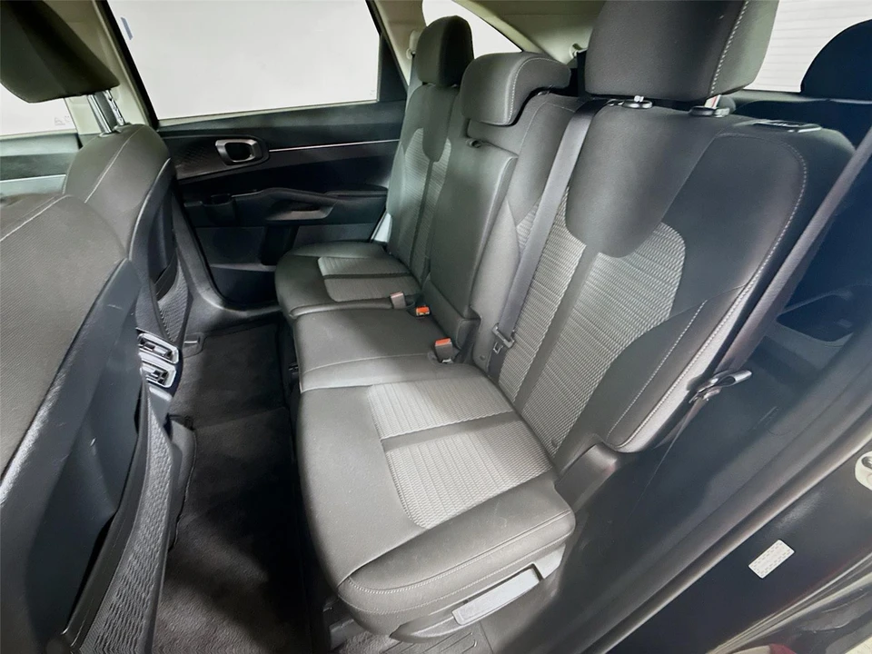 2023 Kia Sorento - Image 12 of 21