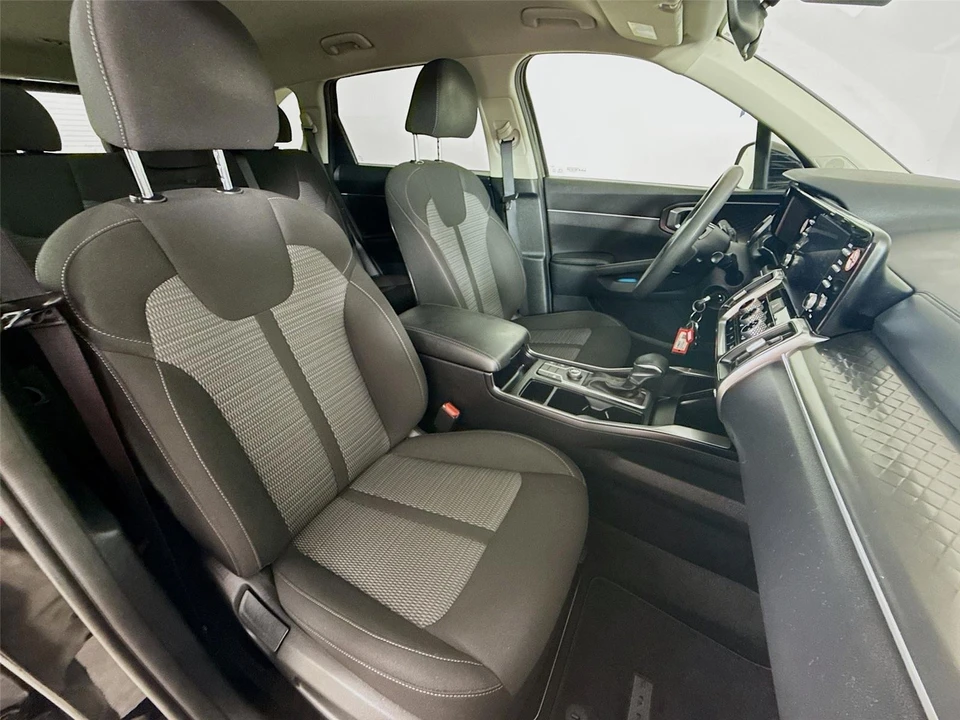 2023 Kia Sorento - Image 16 of 21