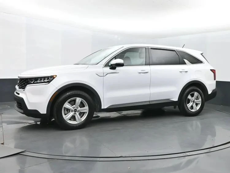 2023 Kia Sorento - Image 5 of 12