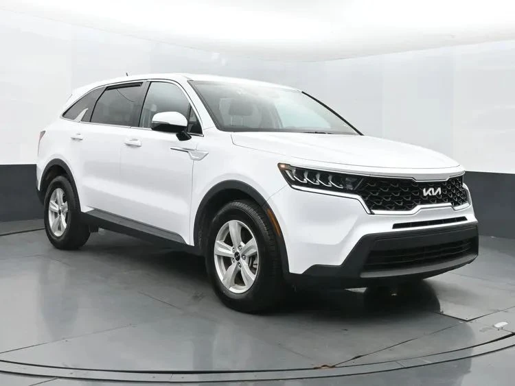 2023 Kia Sorento - Image 2 of 12