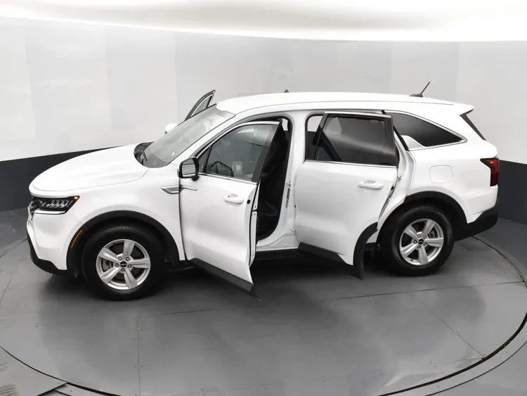 2023 Kia Sorento - Image 7 of 12
