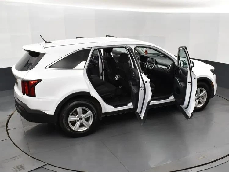 2023 Kia Sorento - Image 6 of 12
