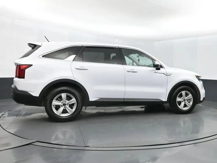2023 Kia Sorento - Image 4 of 12
