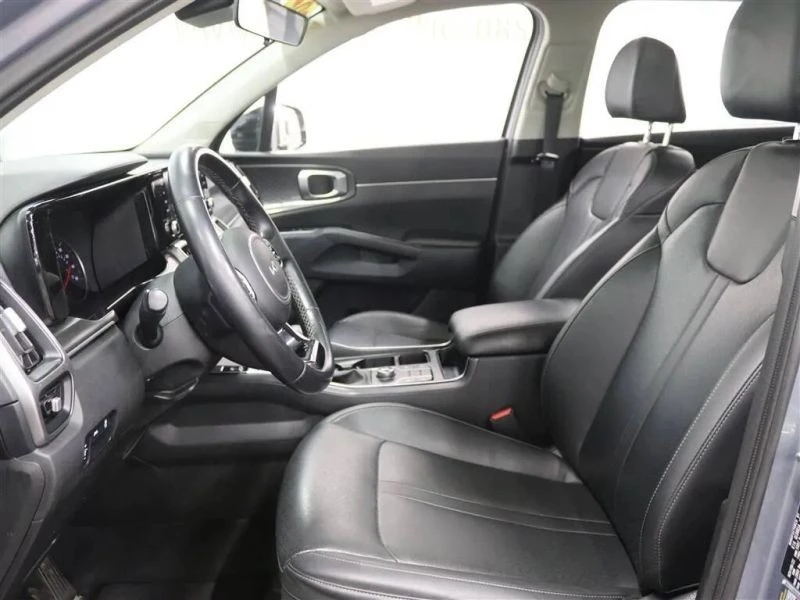 2023 Kia Sorento - Image 10 of 12
