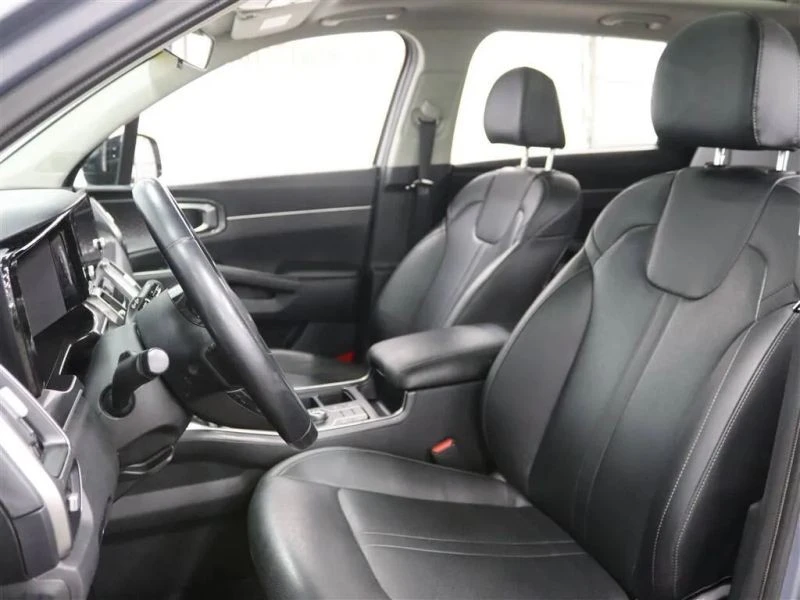 2023 Kia Sorento - Image 9 of 12