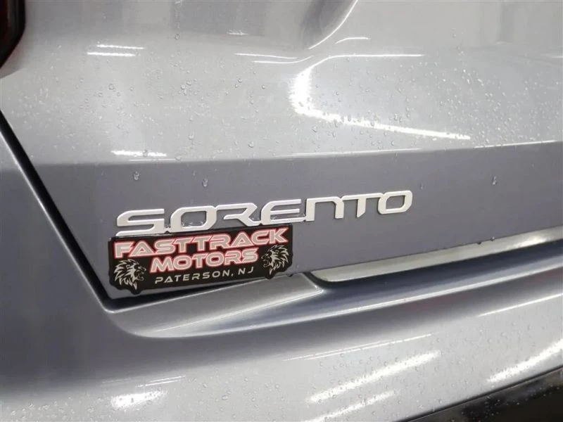 2023 Kia Sorento - Image 8 of 12
