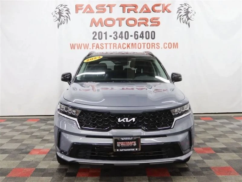 2023 Kia Sorento - Image 2 of 12