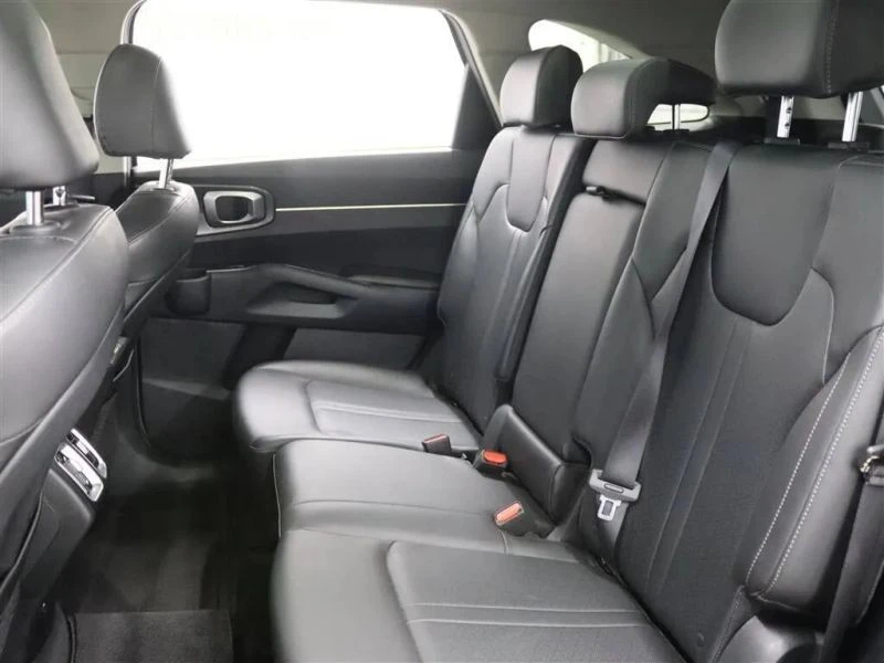 2023 Kia Sorento - Image 11 of 12
