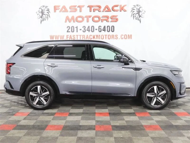 2023 Kia Sorento - Image 4 of 12