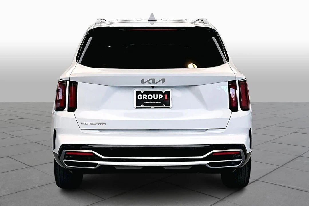 2023 Kia Sorento - Image 5 of 12