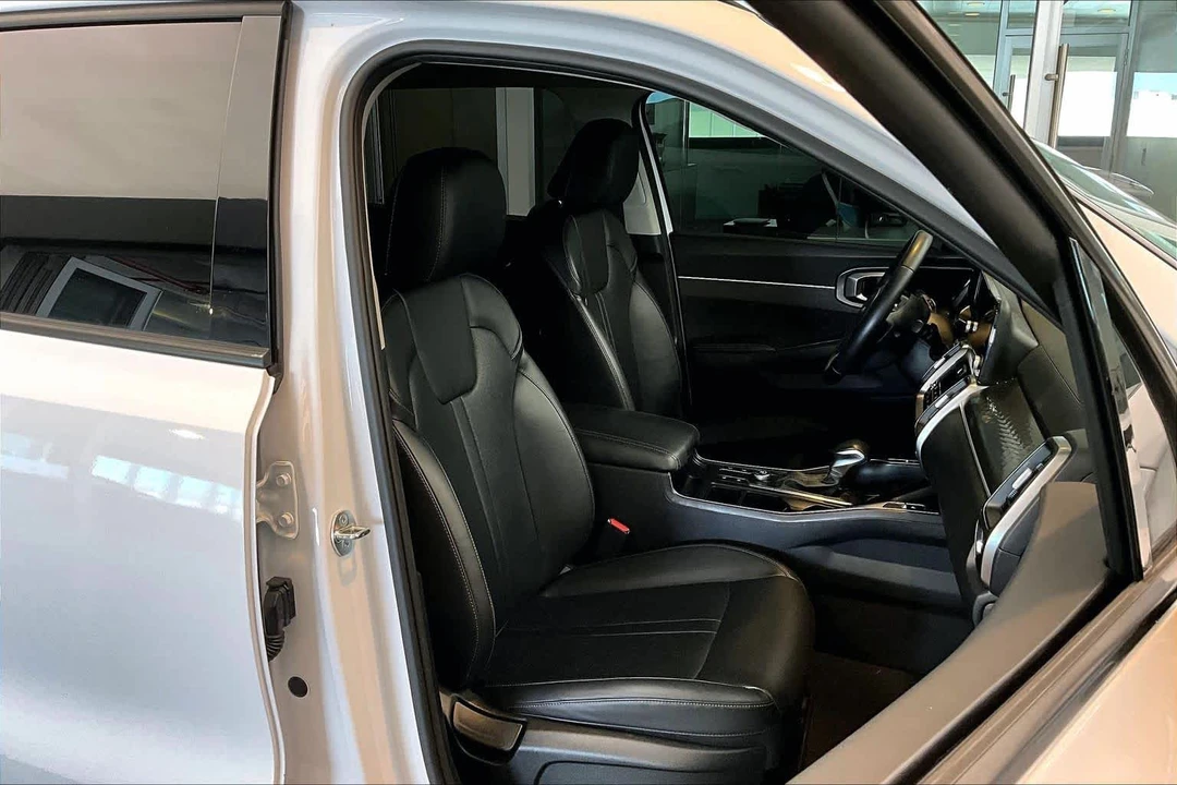 2023 Kia Sorento - Image 9 of 12