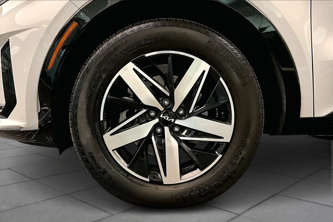 2023 Kia Sorento - Image 10 of 12