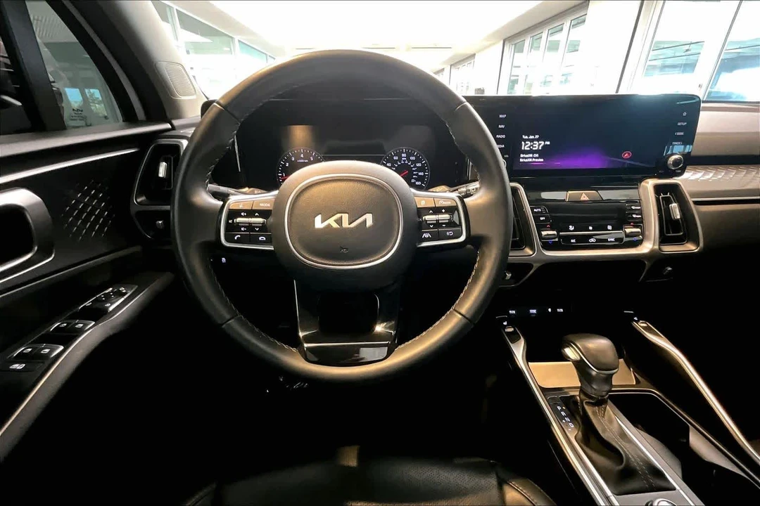 2023 Kia Sorento - Image 6 of 12